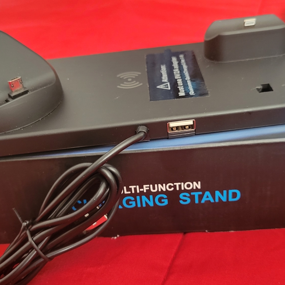 Multi-Functional Wireless Charging Dock - Picture 2 of 8